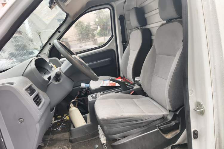 Used Wuling Yangguang 2024 300km Range Practical Window-Sealed Version 60kW Left Front Seat