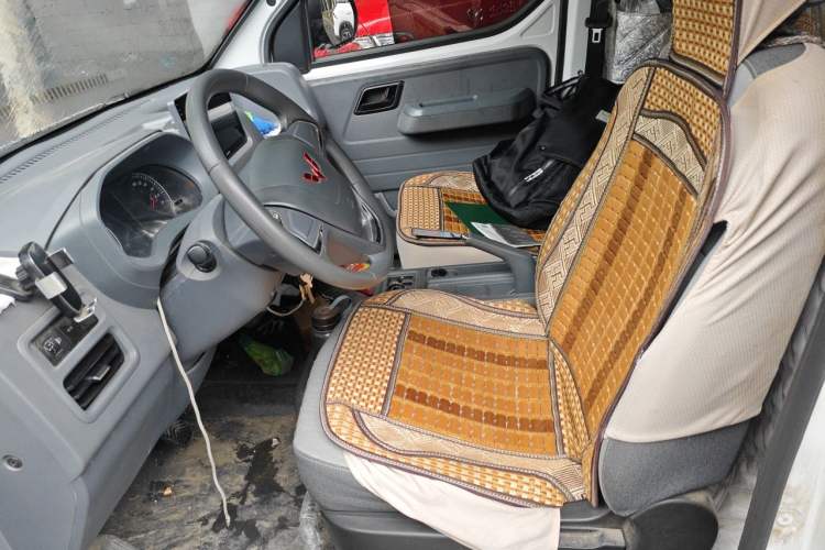 Used Wuling Yangguang 2024 300KM Comfort Version Passenger Van 75kW Left Front Seat