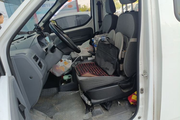 Used Wuling Yangguang 2024 300KM Comfort Version Passenger Van 75kW Left Front Seat
