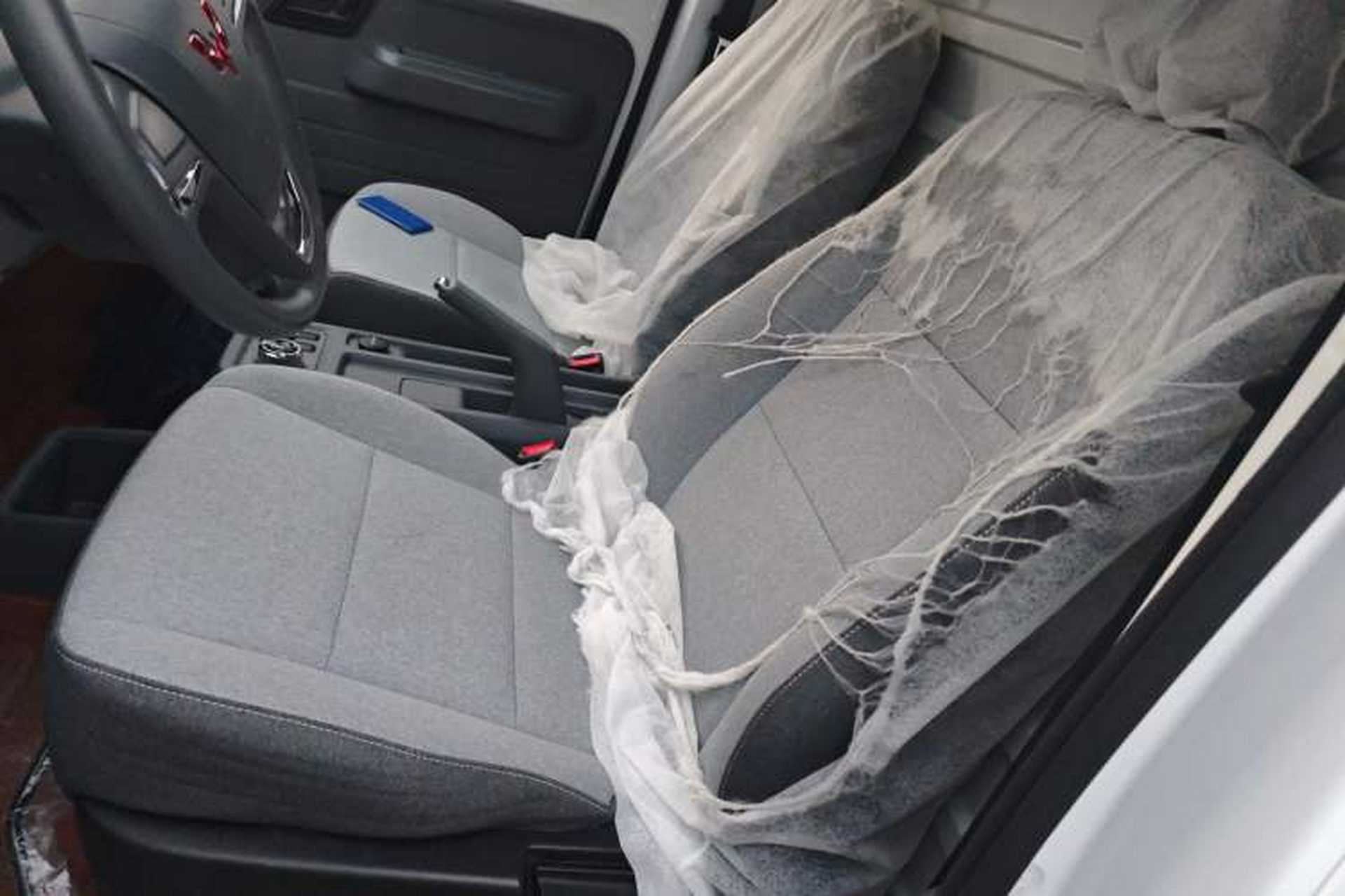 Used Wuling Yangguang 2024 300km Comfort Version with Sealed Windows 75kW Left Front Seat