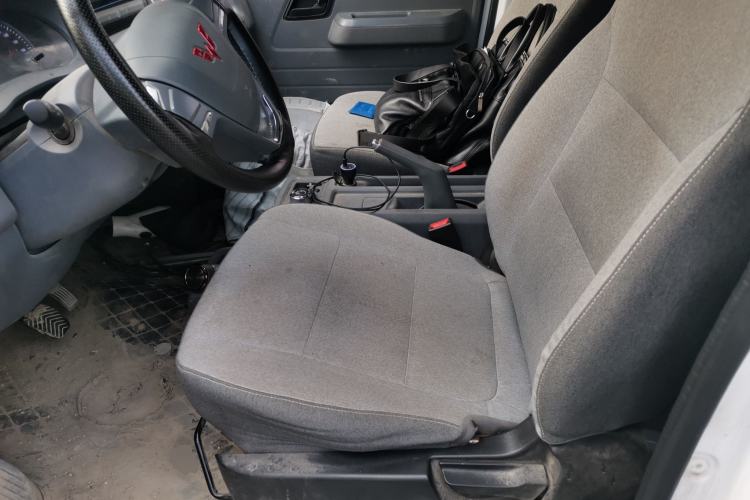 Used Wuling Yangguang 2024 300KM Comfort Version Passenger Van 75kW Left Front Seat