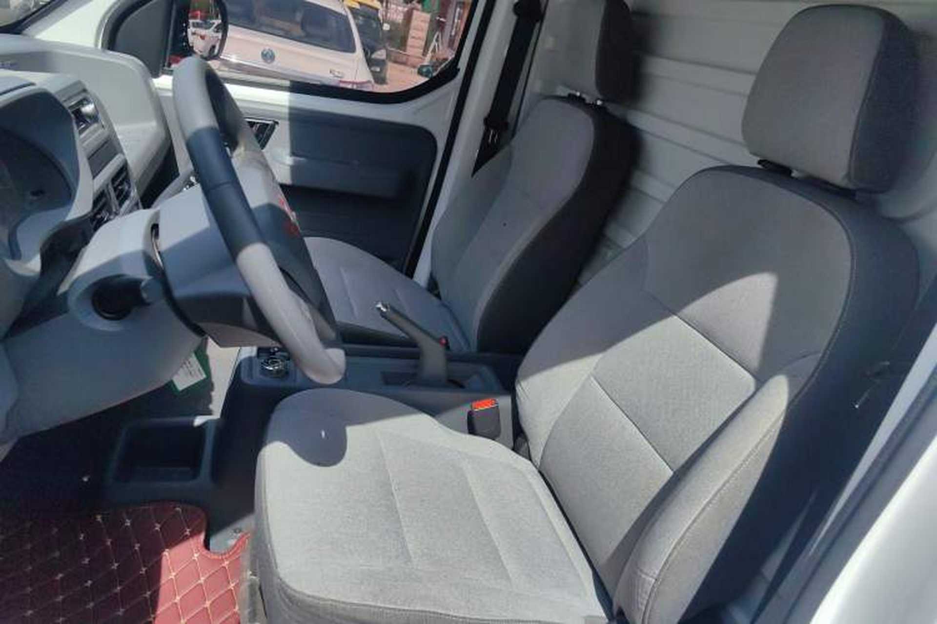 Used Wuling Yangguang 2024 300km Range Practical Window-Sealed Version 60kW Left Front Seat