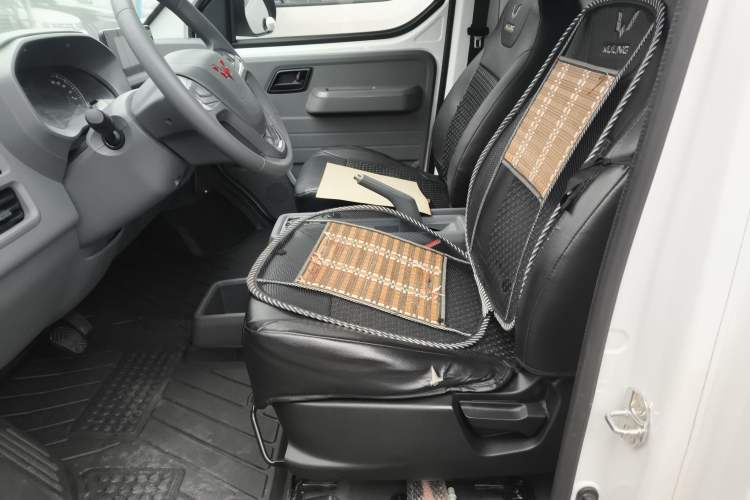 Used Wuling Yangguang 2024 300km Comfort Version with Sealed Windows 60kW Left Front Seat