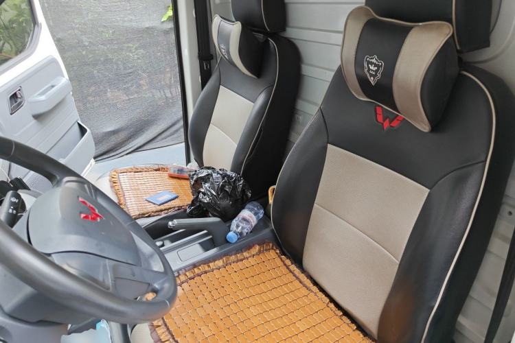 Used Wuling Yangguang 2024 300km Range Practical Window-Sealed Version 60kW Left Front Seat