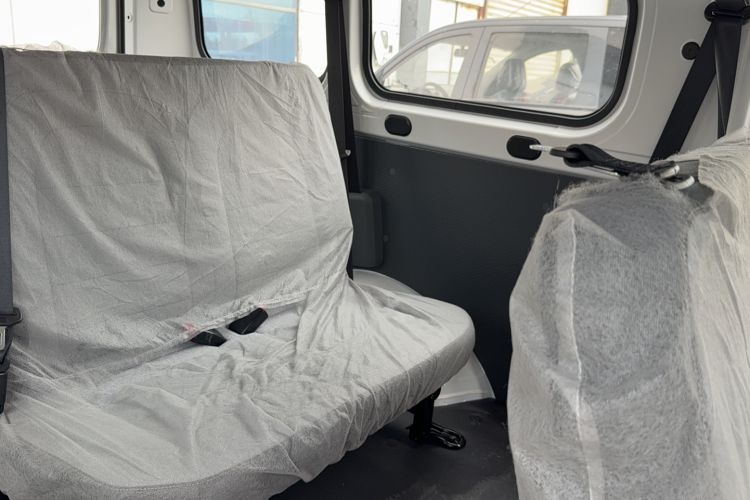 Used Wuling Yangguang 2024 300KM Comfort Version Passenger Van 75kW Left Front Seat