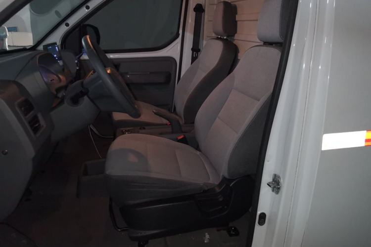 Used Wuling Yangguang 2024 300km Comfort Version with Sealed Windows 60kW Left Front Seat