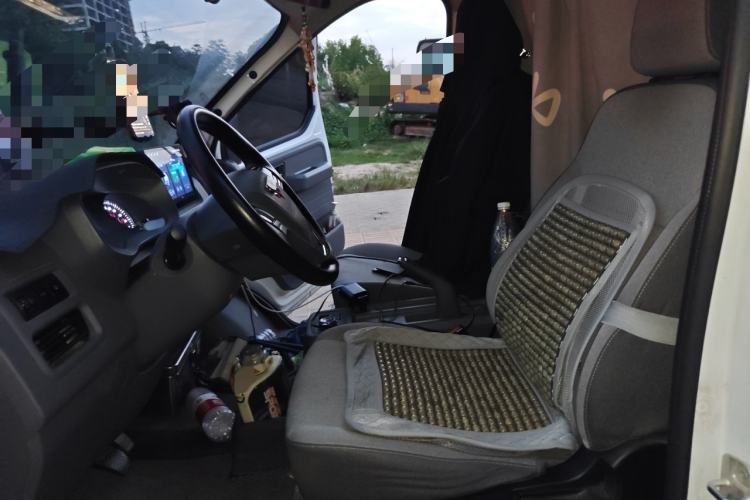 Used Wuling Yangguang 2024 300KM Comfort Version Passenger Van 75kW Left Front Seat