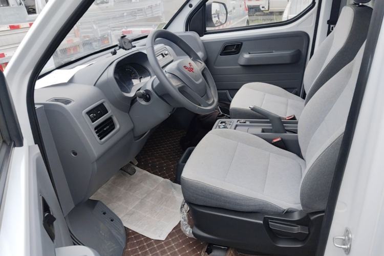 Used Wuling Yangguang 2024 300km Range Practical Window-Sealed Version 75kW Left Front Seat