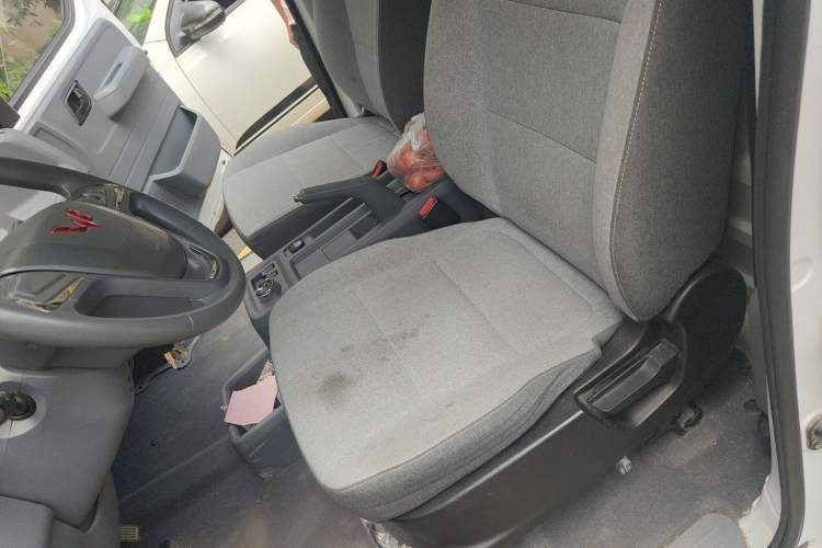 Used Wuling Yangguang 2024 300km Comfort Version with Sealed Windows 60kW Left Front Seat