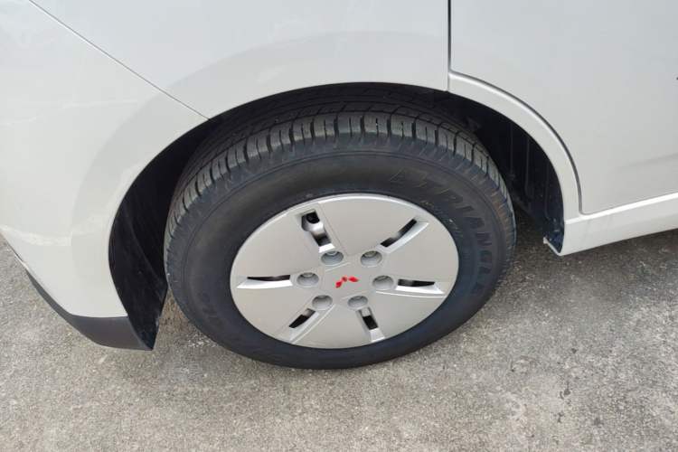 Used Wuling Yangguang 2024 300km Comfort Version with Sealed Windows 75kW Left Front Wheel Hub