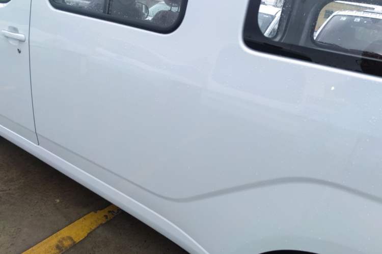 Used Wuling Yangguang 2024 300KM Comfort Version Passenger Van 75kW Left Rear Door Interior