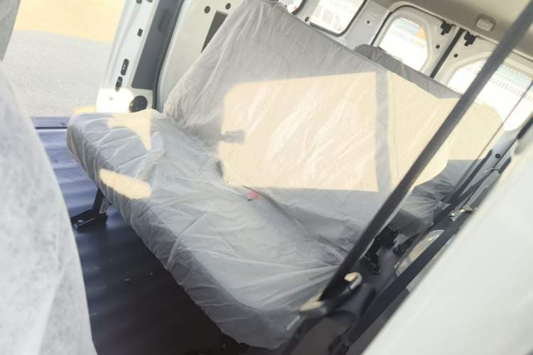 Used Wuling Yangguang 2024 300KM Comfort Version Passenger Van 75kW Left Rear Seat