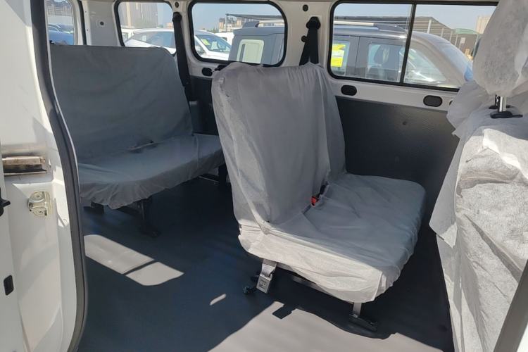 Used Wuling Yangguang 2024 300KM Comfort Version Passenger Van 75kW Left Rear Seat
