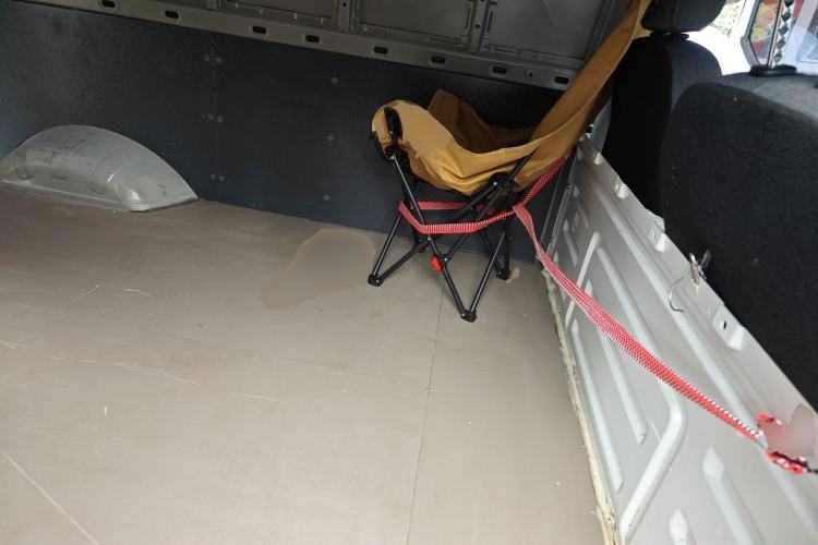 Used Wuling Yangguang 2024 300km Comfort Version with Sealed Windows 60kW Left Rear Seat
