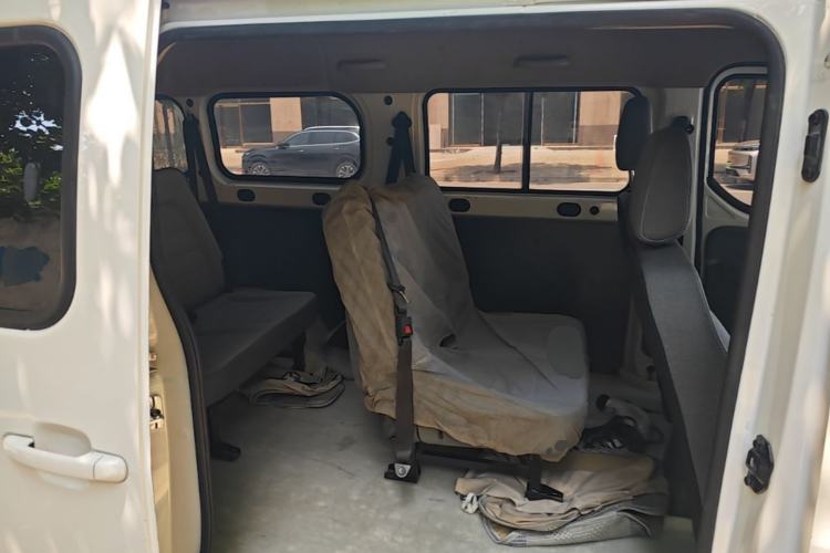 Used Wuling Yangguang 2024 300KM Comfort Version Passenger Van 75kW Left Rear Seat