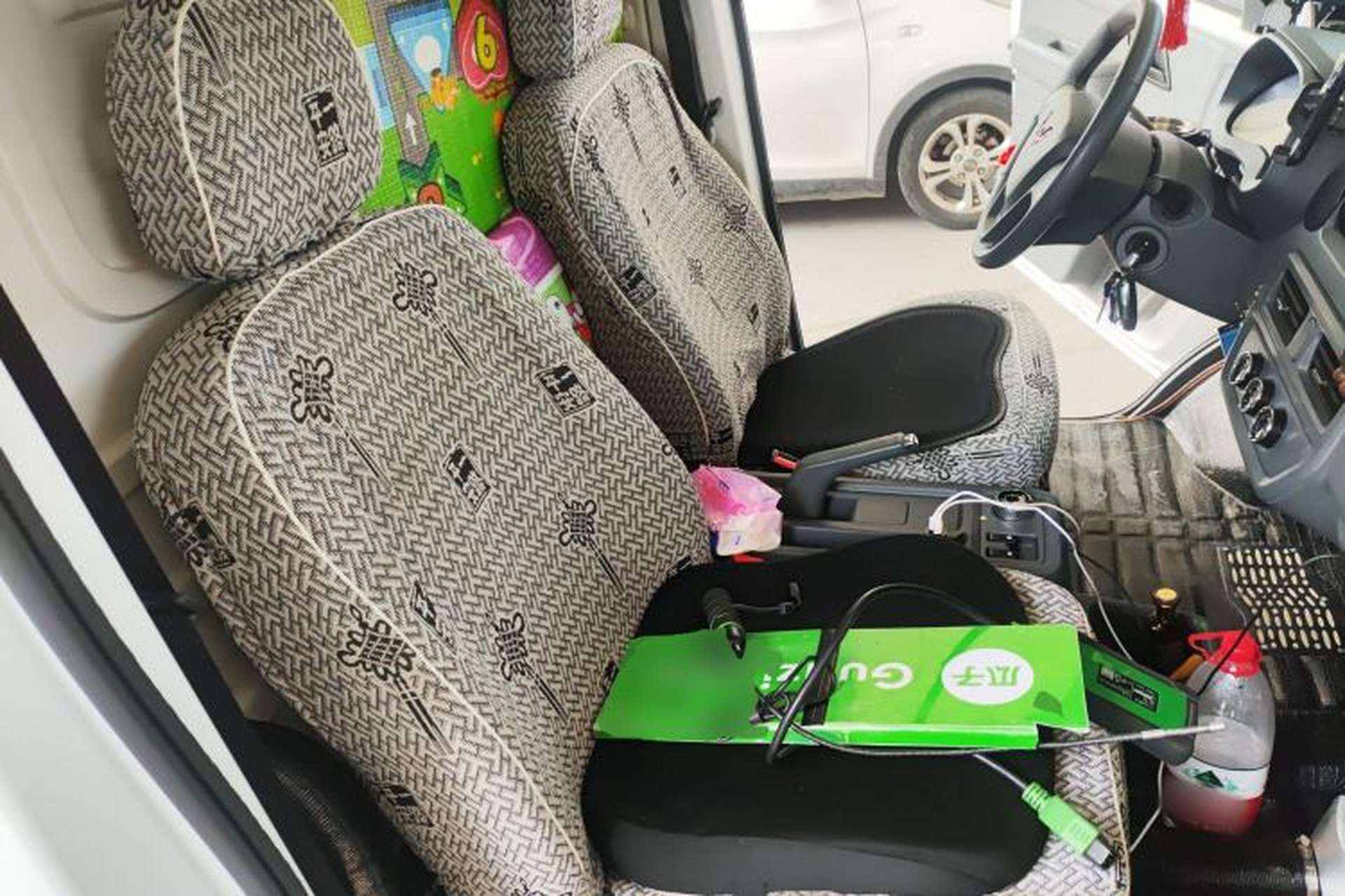 Used Wuling Yangguang 2024 300km Range Practical Window-Sealed Version 75kW Left Rear Seat