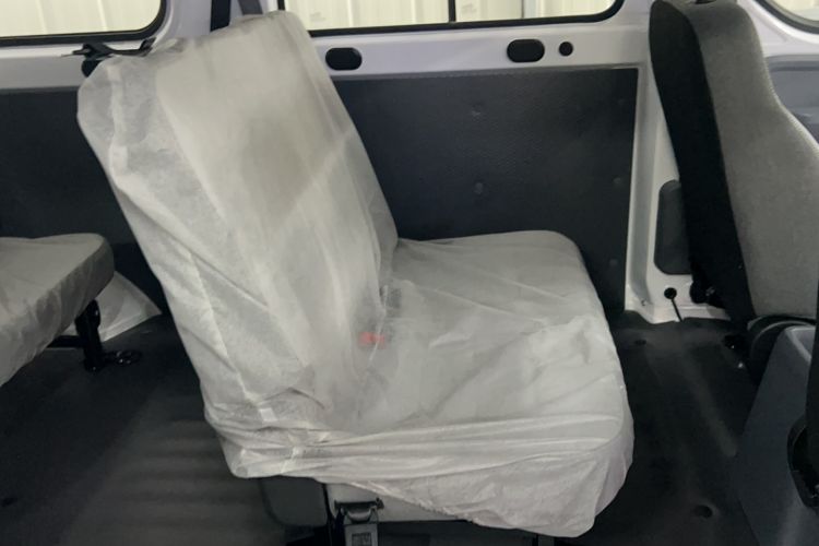 Used Wuling Yangguang 2024 300KM Comfort Version Passenger Van 75kW Left Rear Seat