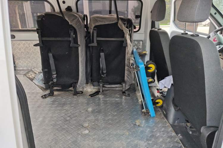 Used Wuling Yangguang 2024 300KM Comfort Version Passenger Van 75kW Left Rear Seat