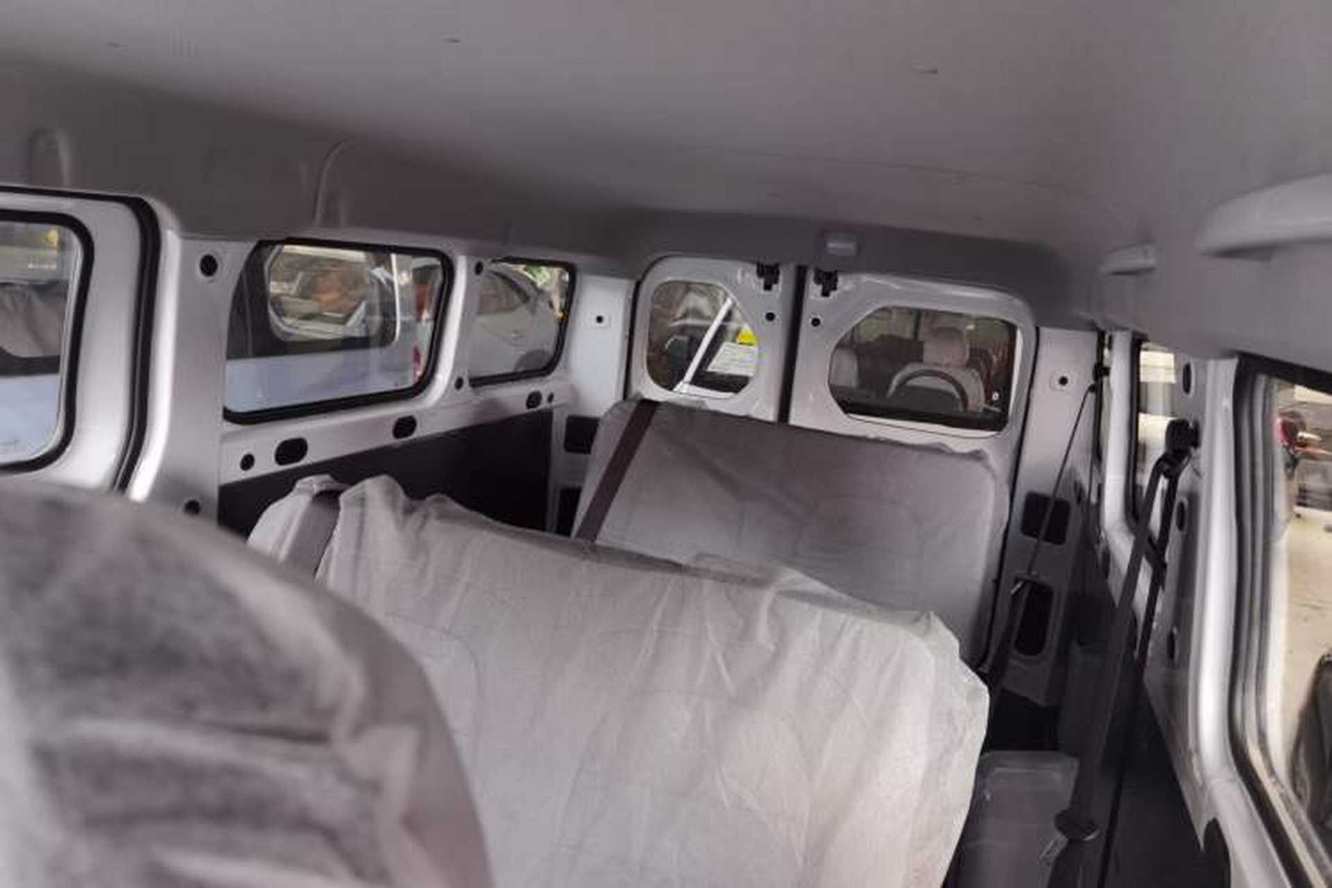 Used Wuling Yangguang 2024 300KM Comfort Version Passenger Van 75kW Left Rear Seat