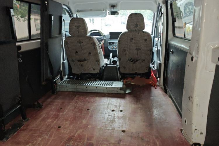 Used Wuling Yangguang 2024 300KM Comfort Version Passenger Van 75kW Left Rear Seat