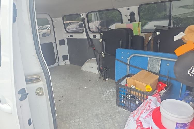 Used Wuling Yangguang 2024 300KM Comfort Version Passenger Van 75kW Left Rear Seat
