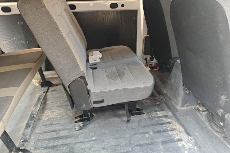 Used Wuling Yangguang 2024 300km Comfort-Grade Passenger Van 60kW Left Rear Seat