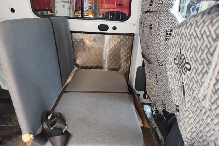 Used Wuling Yangguang 2024 300KM Comfort Version Passenger Van 75kW Left Rear Seat