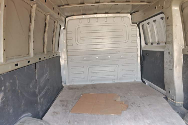 Used Wuling Yangguang 2024 300km Comfort Version with Sealed Windows 60kW Left Rear Seat