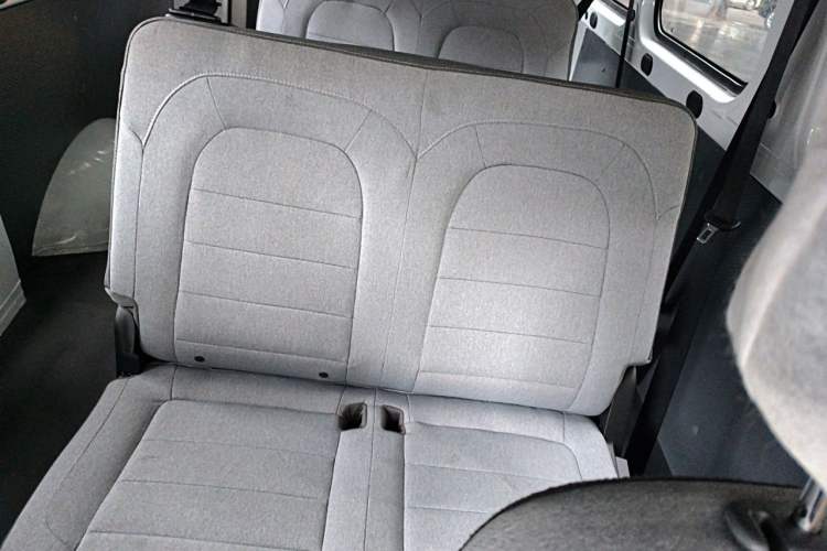 Used Wuling Yangguang 2024 300KM Comfort Version Passenger Van 75kW Left Rear Seat
