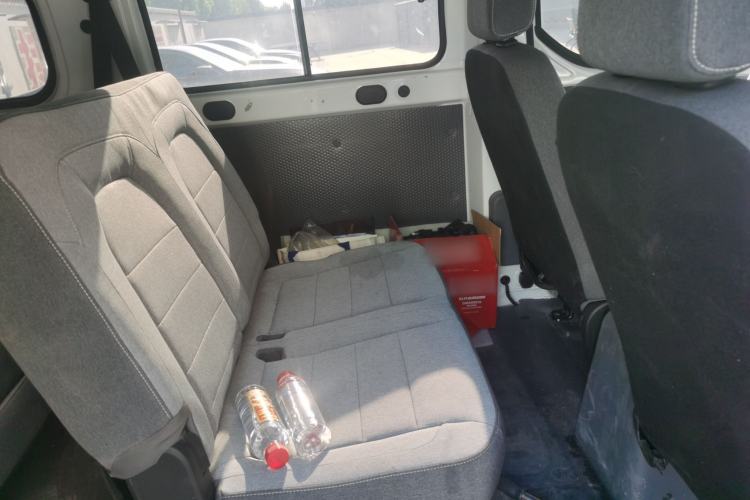 Used Wuling Yangguang 2024 300KM Comfort Version Passenger Van 75kW Left Rear Seat