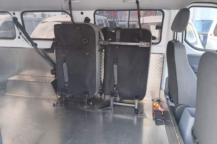 Used Wuling Yangguang 2024 300KM Comfort Version Passenger Van 75kW Left Rear Seat