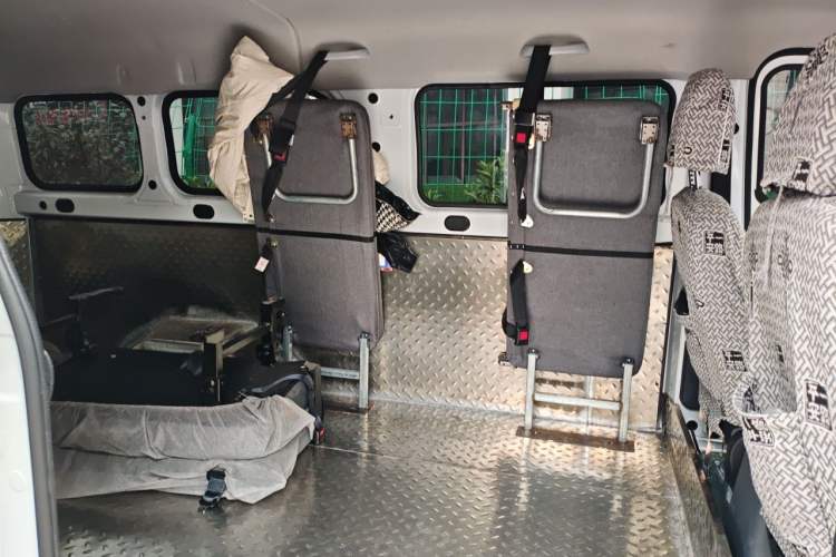 Used Wuling Yangguang 2024 300KM Comfort Version Passenger Van 75kW Left Rear Seat