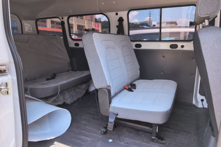 Used Wuling Yangguang 2024 300KM Comfort Version Passenger Van 75kW Left Rear Seat
