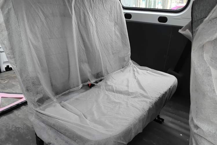Used Wuling Yangguang 2024 300KM Comfort Version Passenger Van 75kW Left Rear Seat