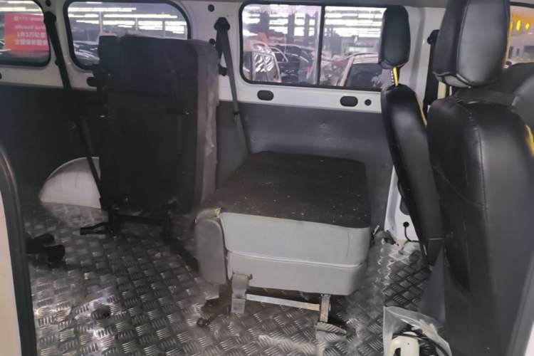 Used Wuling Yangguang 2024 300KM Comfort Version Passenger Van 75kW Left Rear Seat
