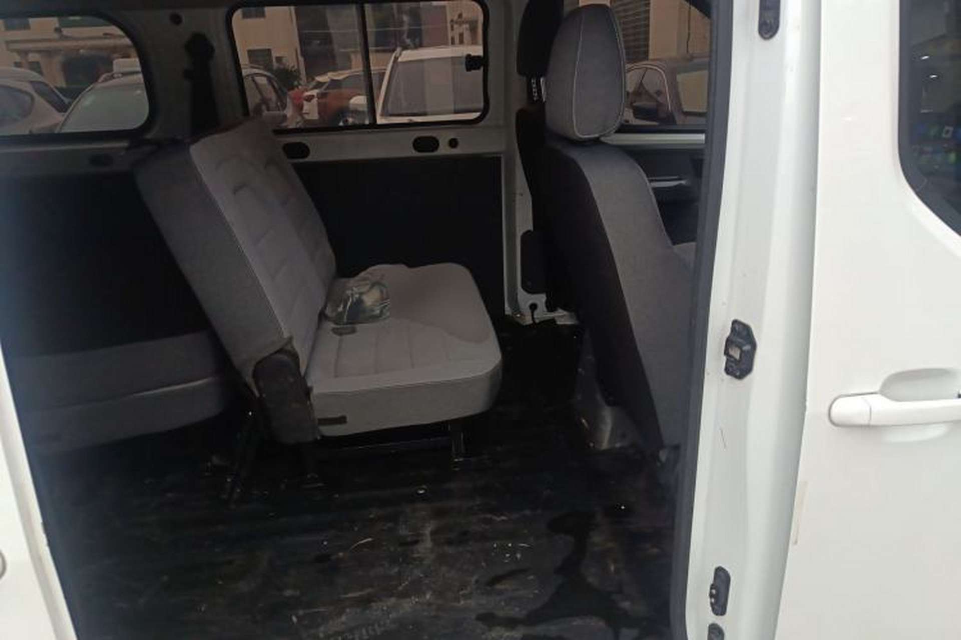 Used Wuling Yangguang 2024 300km Comfort-Grade Passenger Van 60kW Left Rear Seat