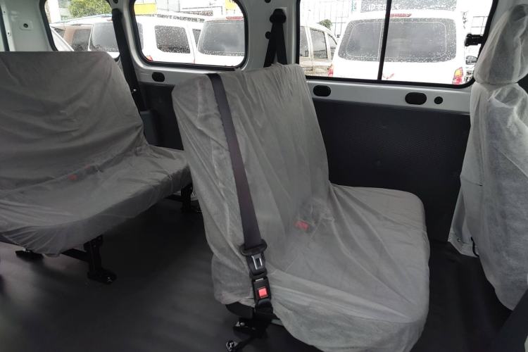 Used Wuling Yangguang 2024 300KM Comfort Version Passenger Van 75kW Left Rear Seat