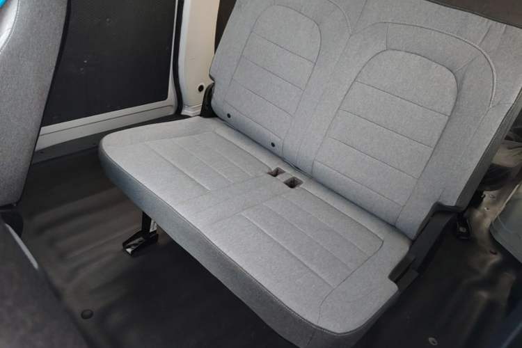 Used Wuling Yangguang 2024 300KM Comfort Version Passenger Van 75kW Left Rear Seat