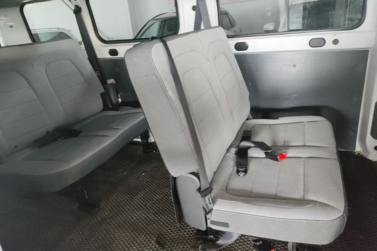Used Wuling Yangguang 2024 300KM Comfort Version Passenger Van 75kW Left Rear Seat