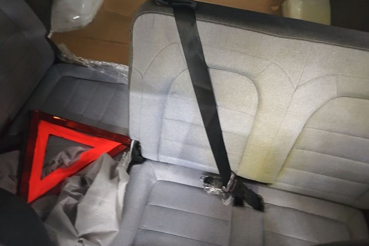 Used Wuling Yangguang 2024 300km Comfort-Grade Passenger Van 60kW Left Rear Seat