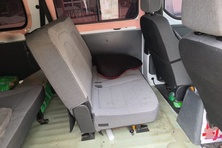Used Wuling Yangguang 2024 300KM Comfort Version Passenger Van 75kW Left Rear Seat
