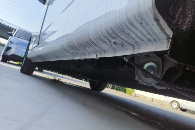 Used Wuling Yangguang 2024 300KM Comfort Version Passenger Van 75kW Left Side Sill