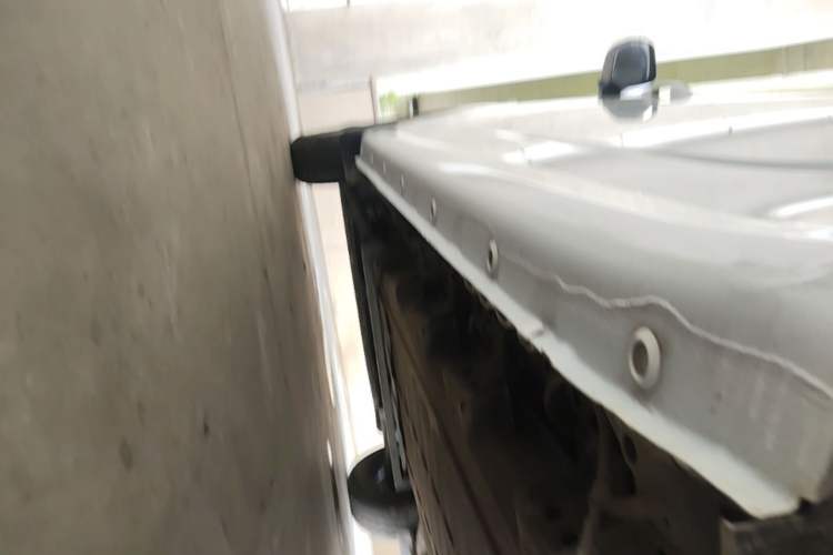 Used Wuling Yangguang 2024 300km Range Practical Window-Sealed Version 60kW Left Side Sill
