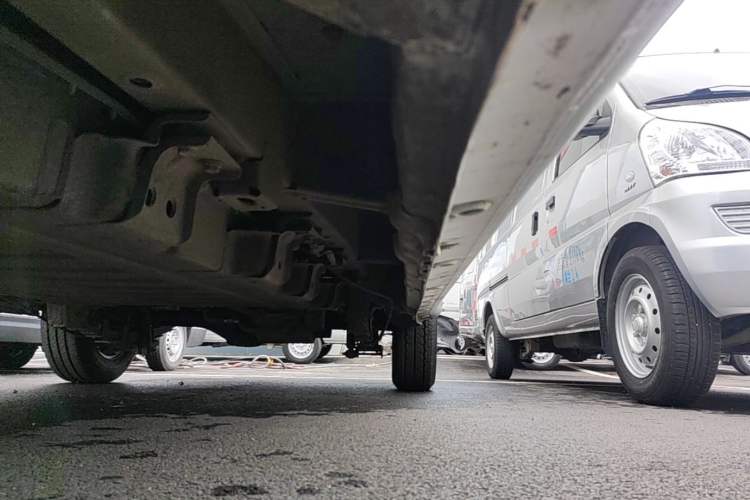 Used Wuling Yangguang 2024 300km Range Practical Window-Sealed Version 60kW Left Side Sill