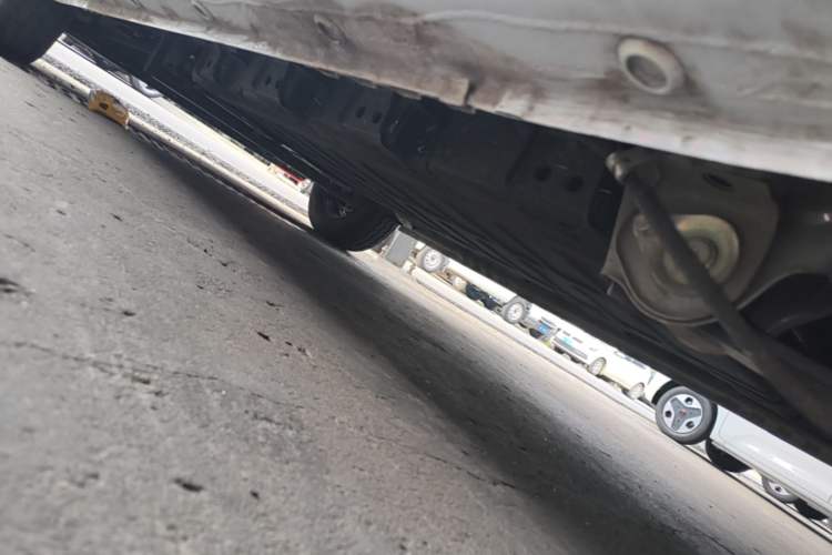Used Wuling Yangguang 2024 300KM Comfort Version Passenger Van 75kW Left Side Sill