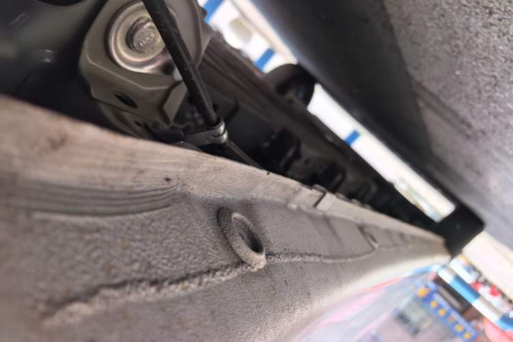 Used Wuling Yangguang 2024 300KM Comfort Version Passenger Van 75kW Left Side Sill