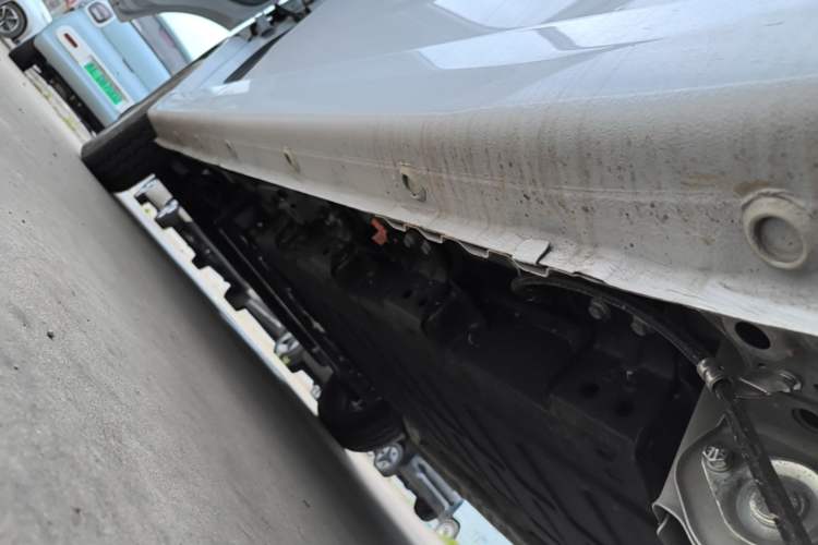 Used Wuling Yangguang 2024 300KM Comfort Version Passenger Van 75kW Left Side Sill