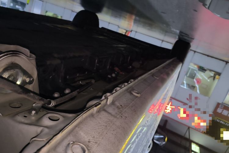 Used Wuling Yangguang 2024 300KM Comfort Version Passenger Van 75kW Left Side Sill
