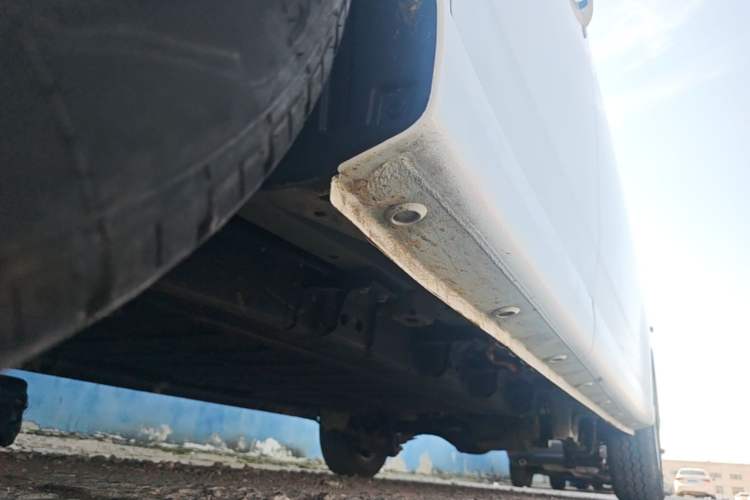Used Wuling Yangguang 2024 300km Comfort-Grade Passenger Van 60kW Left Side Sill