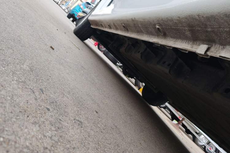 Used Wuling Yangguang 2024 300KM Comfort Version Passenger Van 75kW Left Side Sill